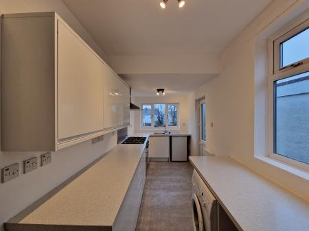 3 bedroom Semi-detached house to let in Links Road, Lower Penn, WV4