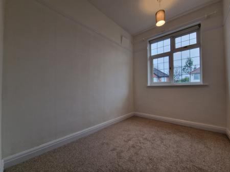 3 bedroom Semi-detached house to let in Links Road, Lower Penn, WV4
