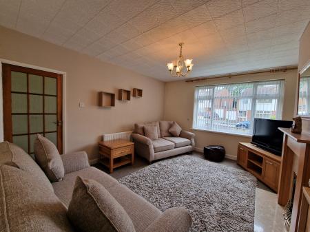 3 bedroom Semi-detached house to let in Farmbrook Avenue, Bushbury, WV10