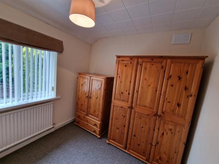 3 bedroom Semi-detached house to let in Farmbrook Avenue, Bushbury, WV10