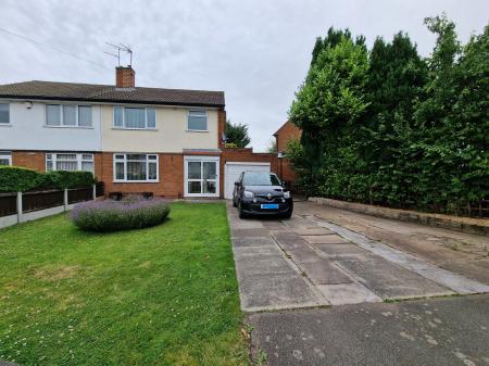 3 bedroom Semi-detached house to let in Farmbrook Avenue, Bushbury, WV10