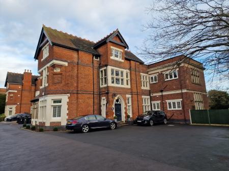 2 bedroom Apartment to let in 16 Stockwell Road, Wolverhampton, WV6