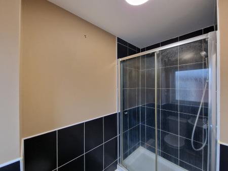 2 bedroom Flat for sale in Akron Drive, Oxley, Wolverhampton, WV10