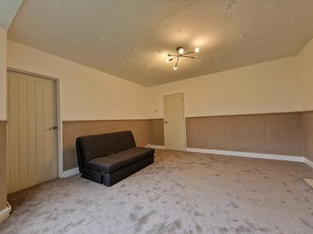 3 bedroom Semi-detached house to let in School Road, Tettenhall Wood, Wolverhampton, WV6