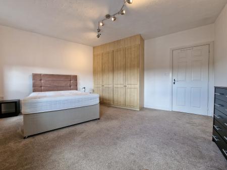 2 bedroom Apartment to let in The Holloway, Wolverhampton, WV6