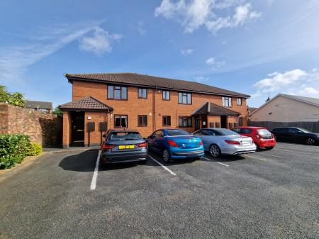 2 bedroom Apartment to let in Bilbrook Court, Bilbrook, WV8
