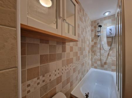 2 bedroom Apartment to let in Bilbrook Court, Bilbrook, WV8