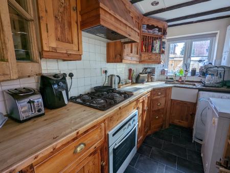 2 bedroom End of terrace house to let in Limes Road, Tettenhall, WV6