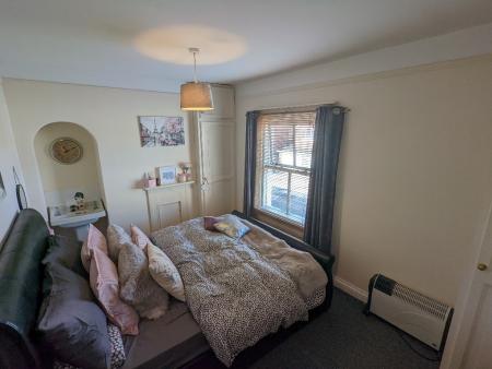 2 bedroom End of terrace house to let in Limes Road, Tettenhall, WV6