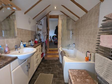 2 bedroom End of terrace house to let in Limes Road, Tettenhall, WV6