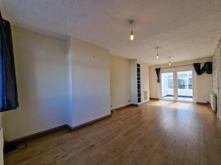 3 bedroom Semi-detached house to let in The Crescent, Tettenhall Wood, Wolverhampton, WV6