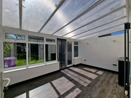 3 bedroom Semi-detached house to let in The Crescent, Tettenhall Wood, Wolverhampton, WV6