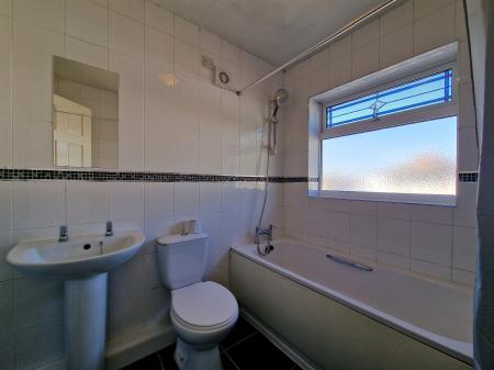 3 bedroom Semi-detached house to let in The Crescent, Tettenhall Wood, Wolverhampton, WV6