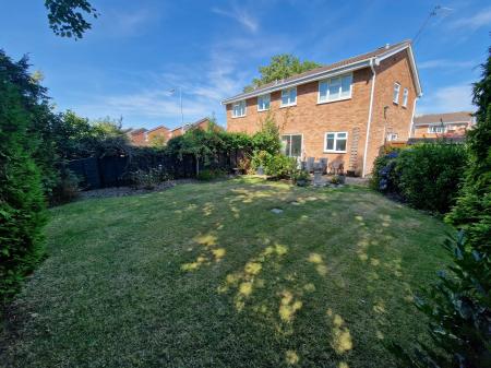 1 bedroom Ground floor flat to let in Wells Close, Perton, WV6