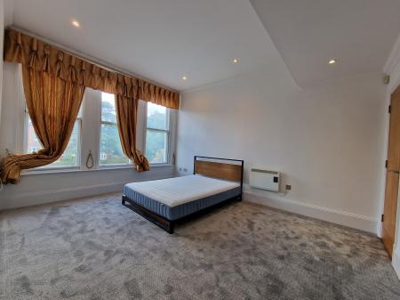 3 bedroom Apartment to let in Royal Court Apartments, 66 Lichfield Roa, Sutton Coldfield, B74