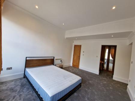 3 bedroom Apartment to let in Royal Court Apartments, 66 Lichfield Roa, Sutton Coldfield, B74
