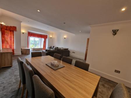 3 bedroom Apartment to let in Royal Court Apartments, 66 Lichfield Roa, Sutton Coldfield, B74