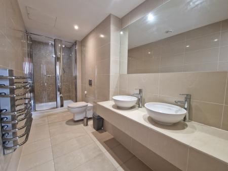 3 bedroom Apartment to let in Royal Court Apartments, 66 Lichfield Roa, Sutton Coldfield, B74