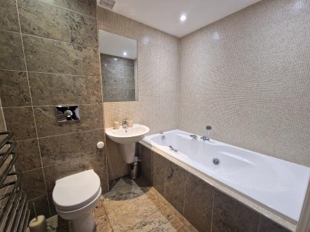 3 bedroom Apartment to let in Royal Court Apartments, 66 Lichfield Roa, Sutton Coldfield, B74