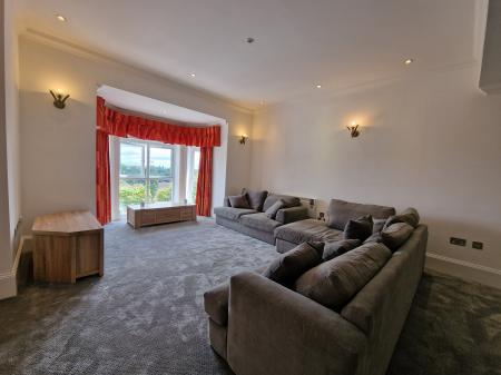 3 bedroom Apartment to let in Royal Court Apartments, 66 Lichfield Roa, Sutton Coldfield, B74