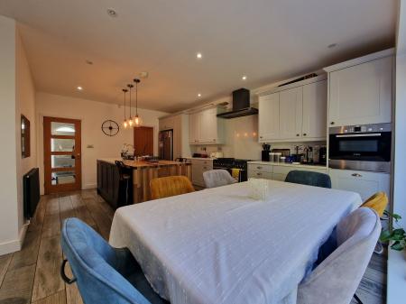 5 bedroom Semi-detached house for sale in Park Road East, Wolverhampton, WV1