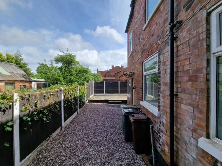 3 bedroom Semi-detached house to let in Bushbury Road, Wolverhampton, WV10