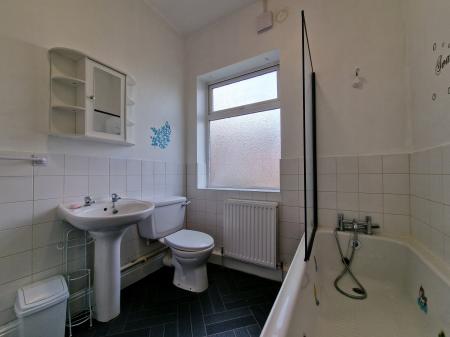 3 bedroom Semi-detached house to let in Bushbury Road, Wolverhampton, WV10
