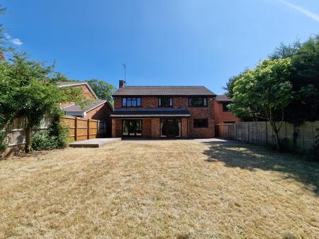 5 bedroom Detached house to let in Stockbridge Close, Wightwick, Wolverhampton, WV6