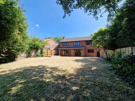 4 bedroom Detached house to let in Stockbridge Close, Wightwick, Wolverhampton, WV6