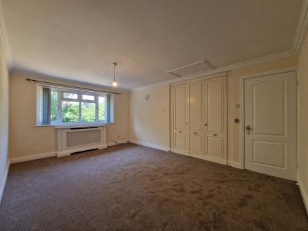 4 bedroom Detached house to let in Stockbridge Close, Wightwick, Wolverhampton, WV6