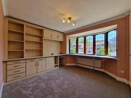 4 bedroom Detached house to let in Stockbridge Close, Wightwick, Wolverhampton, WV6
