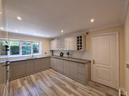 5 bedroom Detached house to let in Stockbridge Close, Wightwick, Wolverhampton, WV6