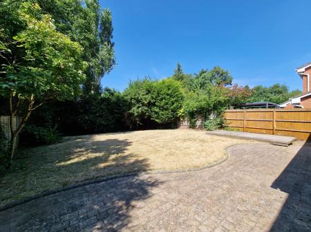 4 bedroom Detached house to let in Stockbridge Close, Wightwick, Wolverhampton, WV6