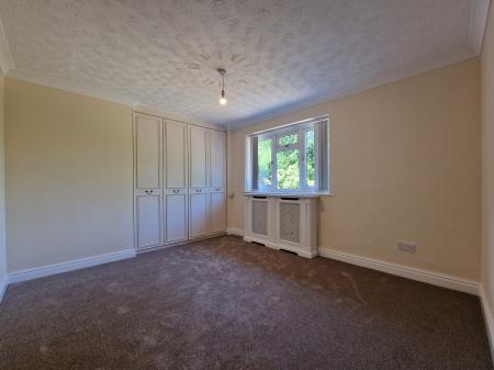 4 bedroom Detached house to let in Stockbridge Close, Wightwick, Wolverhampton, WV6