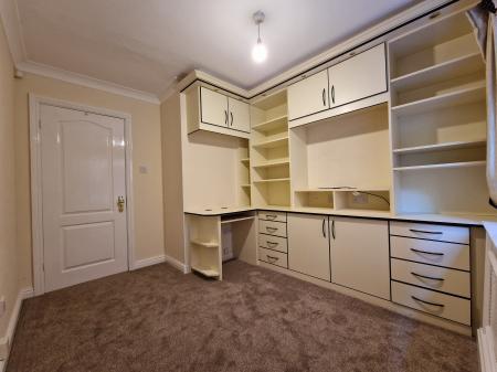 4 bedroom Detached house to let in Stockbridge Close, Wightwick, Wolverhampton, WV6