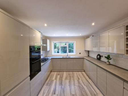 5 bedroom Detached house to let in Stockbridge Close, Wightwick, Wolverhampton, WV6