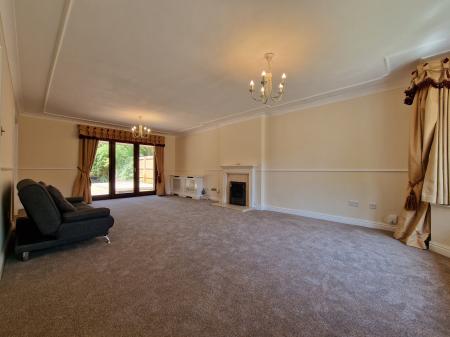 5 bedroom Detached house to let in Stockbridge Close, Wightwick, Wolverhampton, WV6