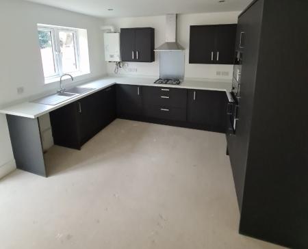 3 bedroom Town house to let in Amina Gardens, Wolverhampton, WV3