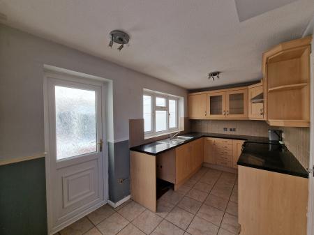 2 bedroom Semi-detached house to let in Huddlestone Close, Featherstone, WV10