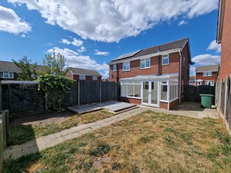 2 bedroom Semi-detached house to let in Huddlestone Close, Featherstone, WV10