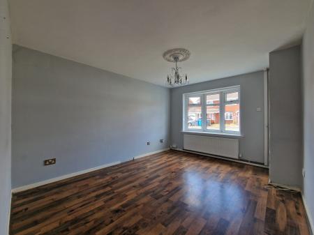 2 bedroom Semi-detached house to let in Huddlestone Close, Featherstone, WV10