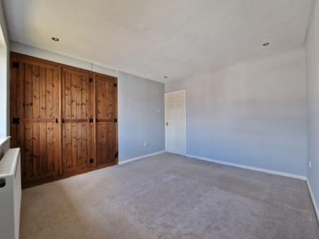 2 bedroom Semi-detached house to let in Huddlestone Close, Featherstone, WV10