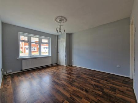 2 bedroom Semi-detached house to let in Huddlestone Close, Featherstone, WV10