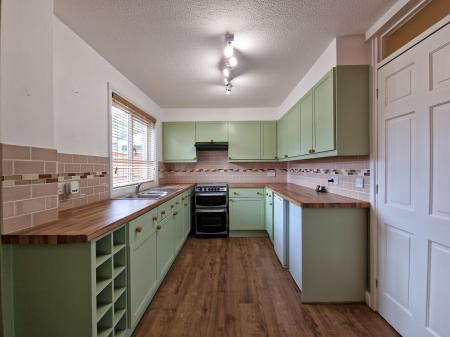 3 bedroom Terraced House to let in Kingsclere Walk, Merry Hill, Wolverhampton, WV4