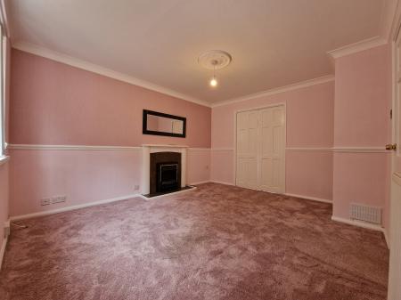 3 bedroom Terraced House to let in Kingsclere Walk, Merry Hill, Wolverhampton, WV4