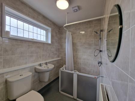 3 bedroom Terraced House to let in Kingsclere Walk, Merry Hill, Wolverhampton, WV4