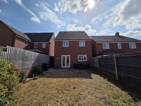 4 bedroom Detached house to let in Poplar Street, Shifnal, TF11