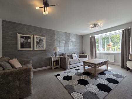 4 bedroom Detached house to let in Poplar Street, Shifnal, TF11