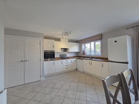 4 bedroom Detached house to let in Poplar Street, Shifnal, TF11