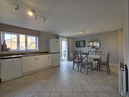 4 bedroom Detached house to let in Poplar Street, Shifnal, TF11